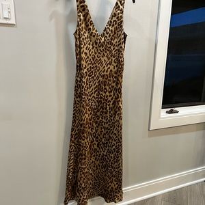 Jones New York leopard mid length dress size 4